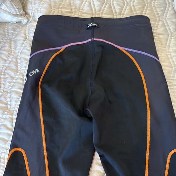 CW-X ladies compression leggings - Picture 8 of 11